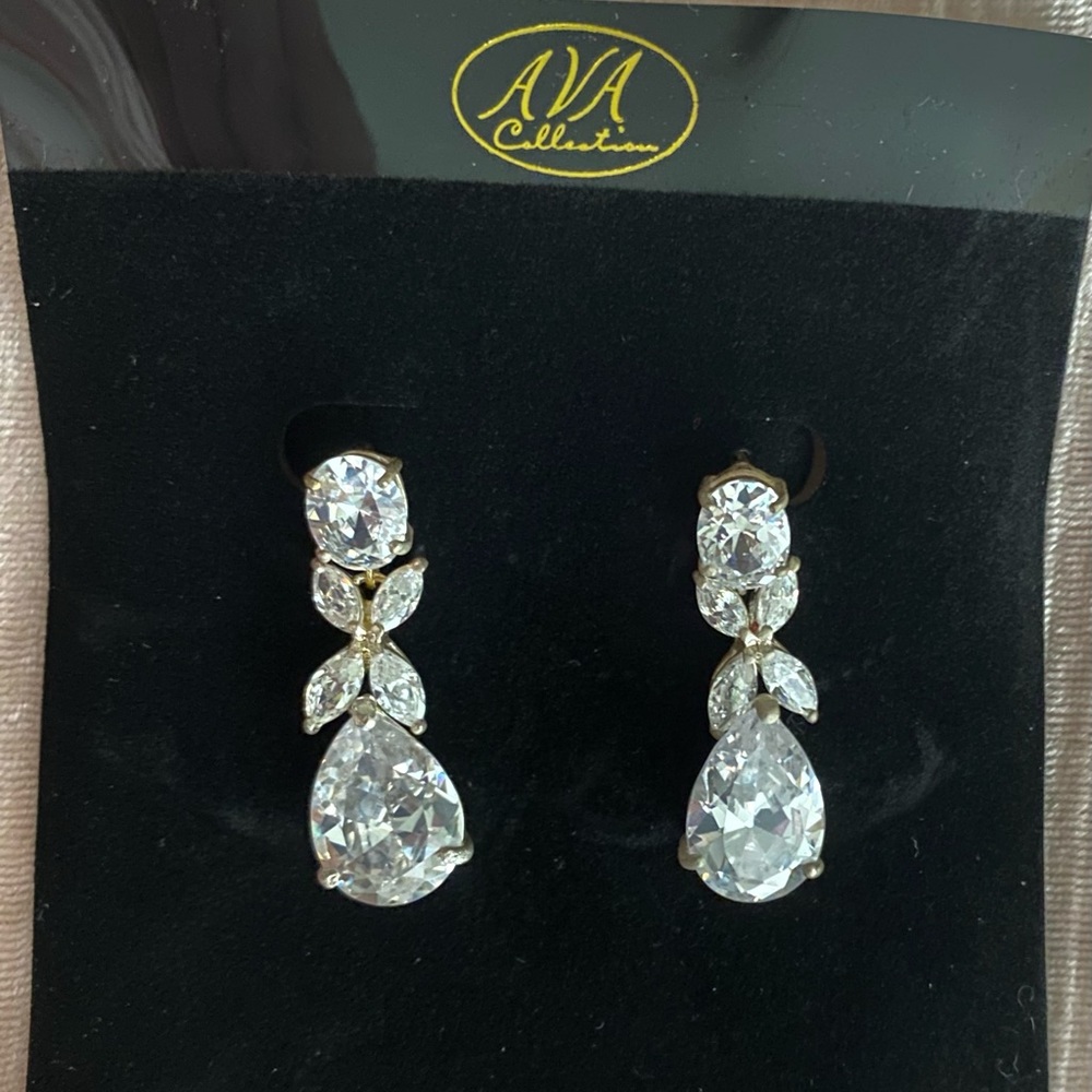 AVA Collection Dangly Earrings (NEW)